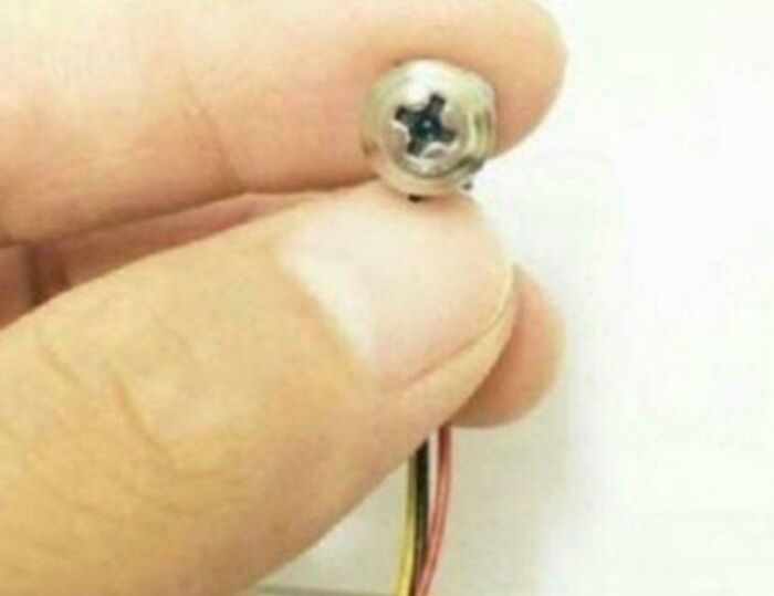 Esto es una cámara. Hay versiones incluso más pequeñas
