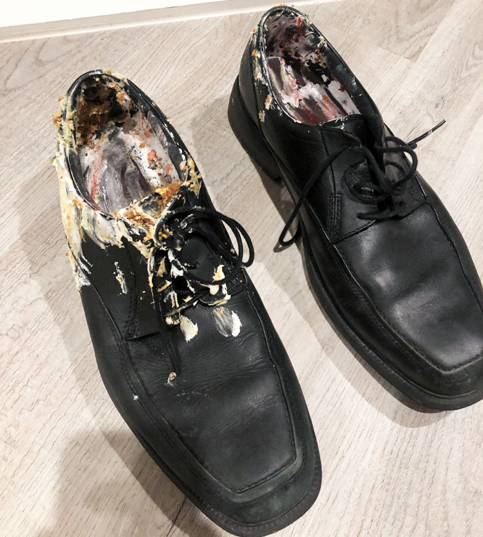 Mi hija de 4 años metió pastelitos en mis zapatos de vestir