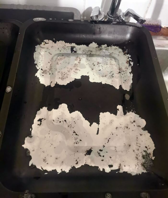 Le pedí a mi hijo de 10 años que limpiara la bandeja de hornear