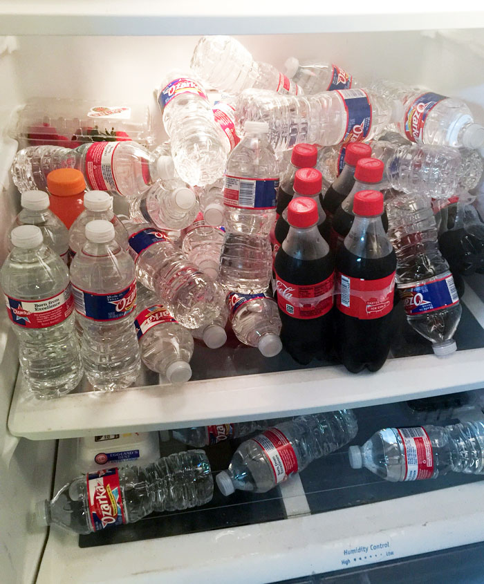 Le pedí a mi hijo que metiera las bebidas en la nevera