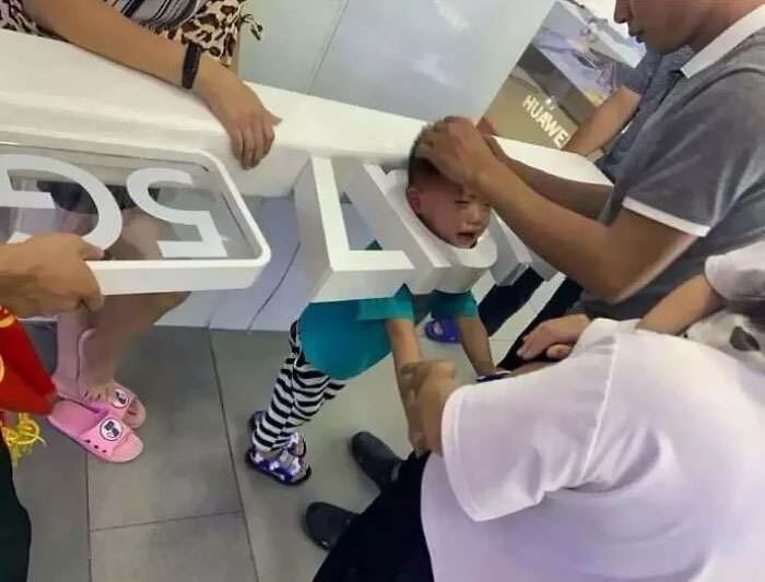 No te traigas a tus hijos cuando vayas a comprarte un móvil nuevo