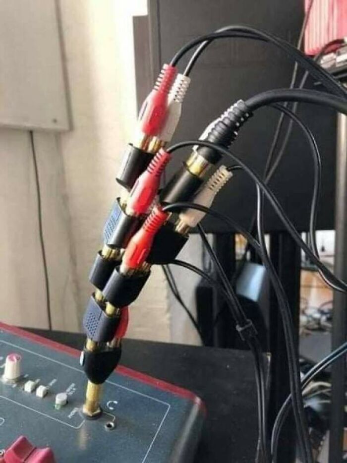 Cuando se ponen creativos con la única entrada de audio