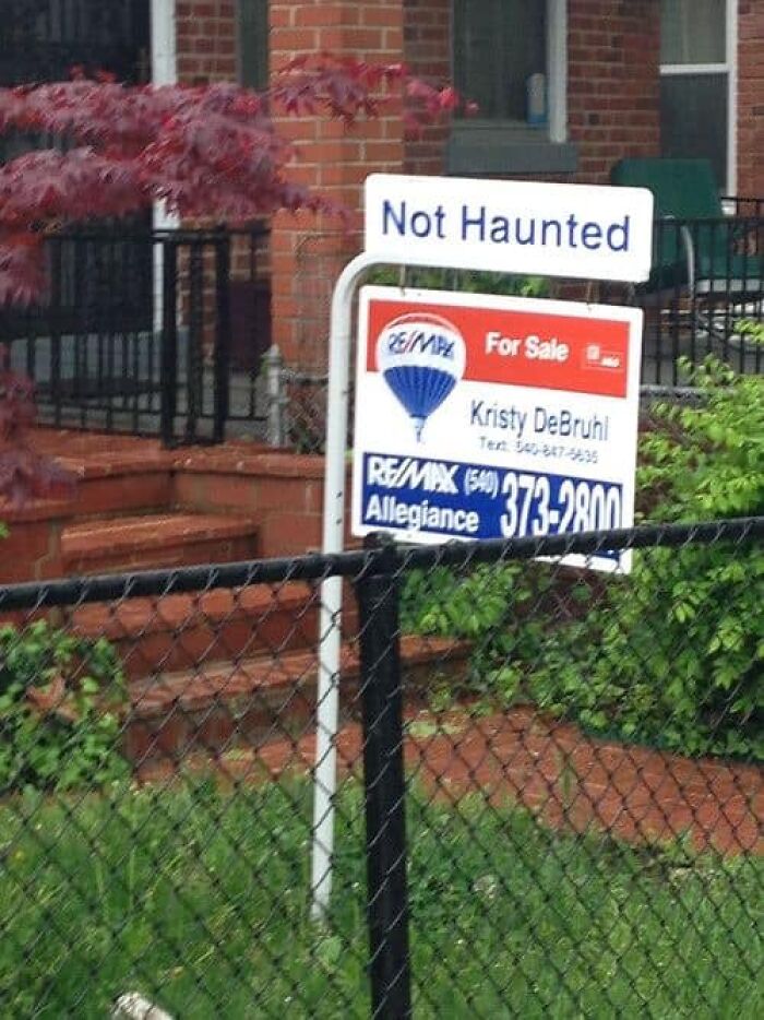 50 Hilarious New Pics In The “Give Me A Sign” Facebook Group’s Collection