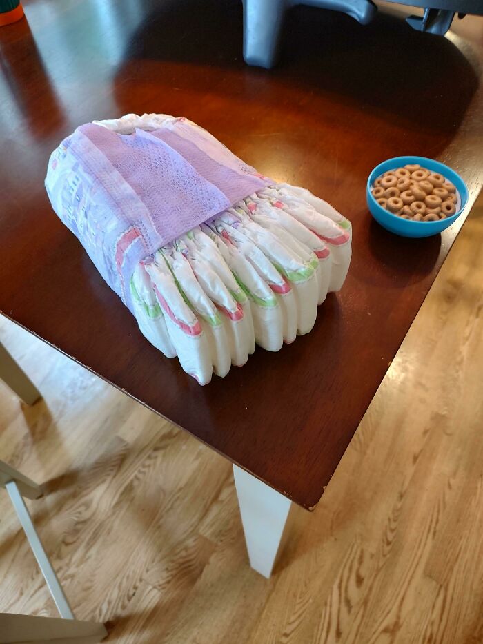 Utiliza un pañal para sujetar más pañales