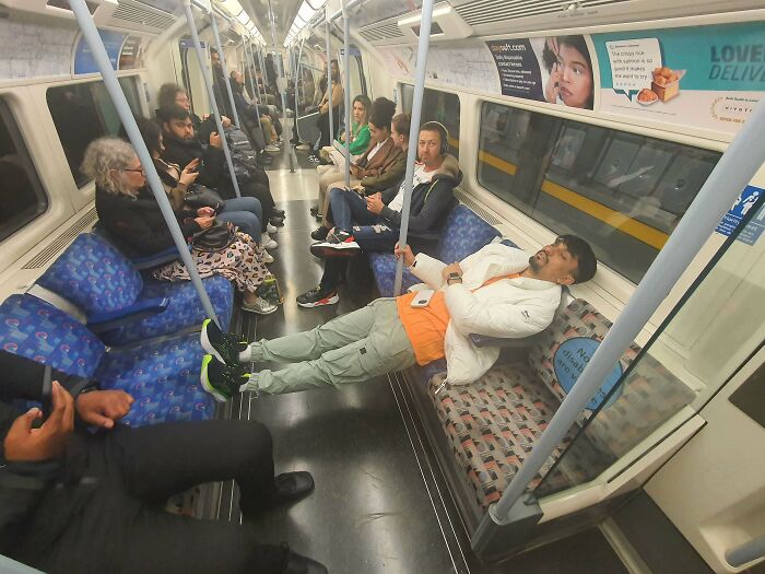 Echando la siesta como un rey