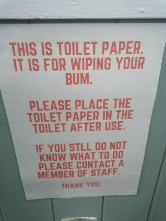 En el cuarto de baño de un bar