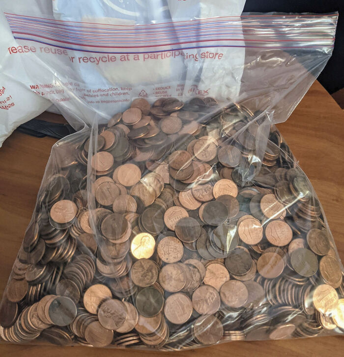 Mi amigo es fan de los Dodgers y yo de los Giants. Hicimos una apuesta amistosa de $20 sobre quién ganaría la Serie Divisional de la Liga Nacional. Estos son los $20 que le daré el lunes