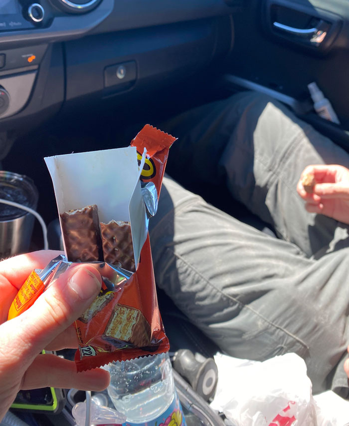 Le dije a mi compañero de trabajo que podía quedarse con la mitad de mi Reese’s. Así me lo devolvió