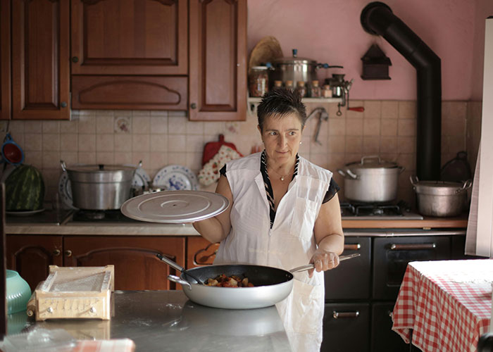 20 Esposas tradicionales del siglo XX cuentan sus experiencias reales