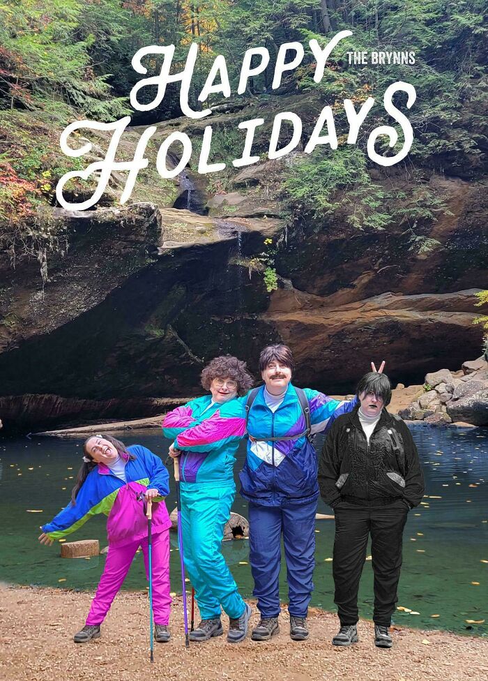 Para mi tarjeta navideña, me hice una foto con Photoshop de mí misma como si fuera mi propia y extraña familia. Sí, cada persona es yo