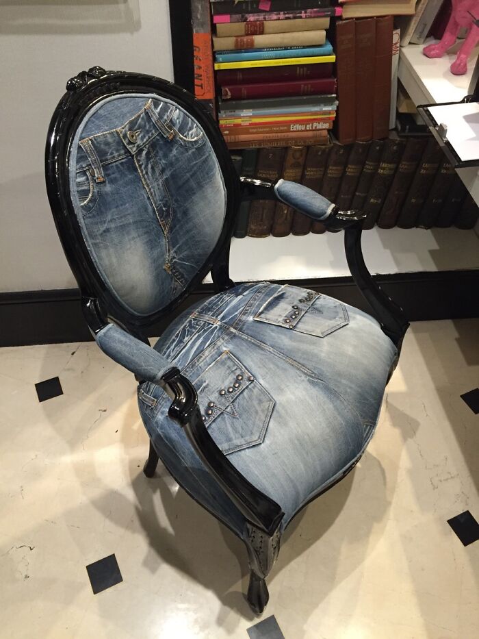 Silla tapizada con vaqueros