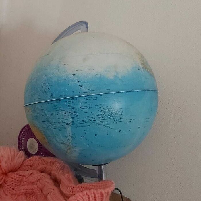 Mi madre ha borrado medio mundo mientras limpiaba mi globo terráqueo