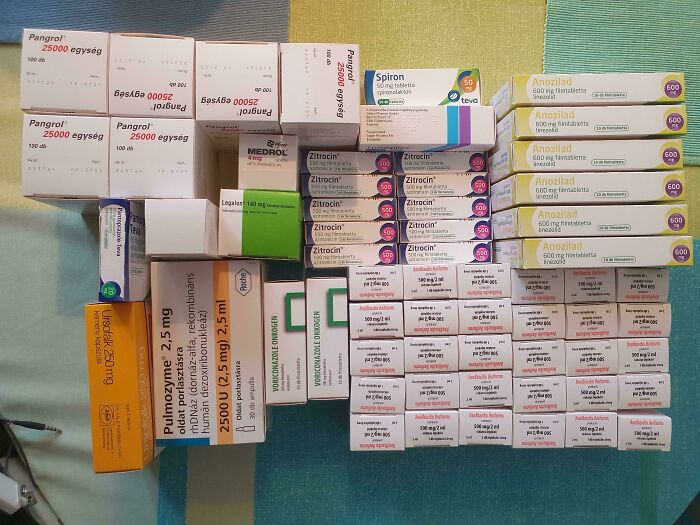 La dosis mensual de medicinas que debo tomar para sobrevivir