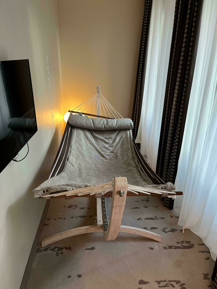 En mi habitación de hotel hay una hamaca en lugar de un sofá