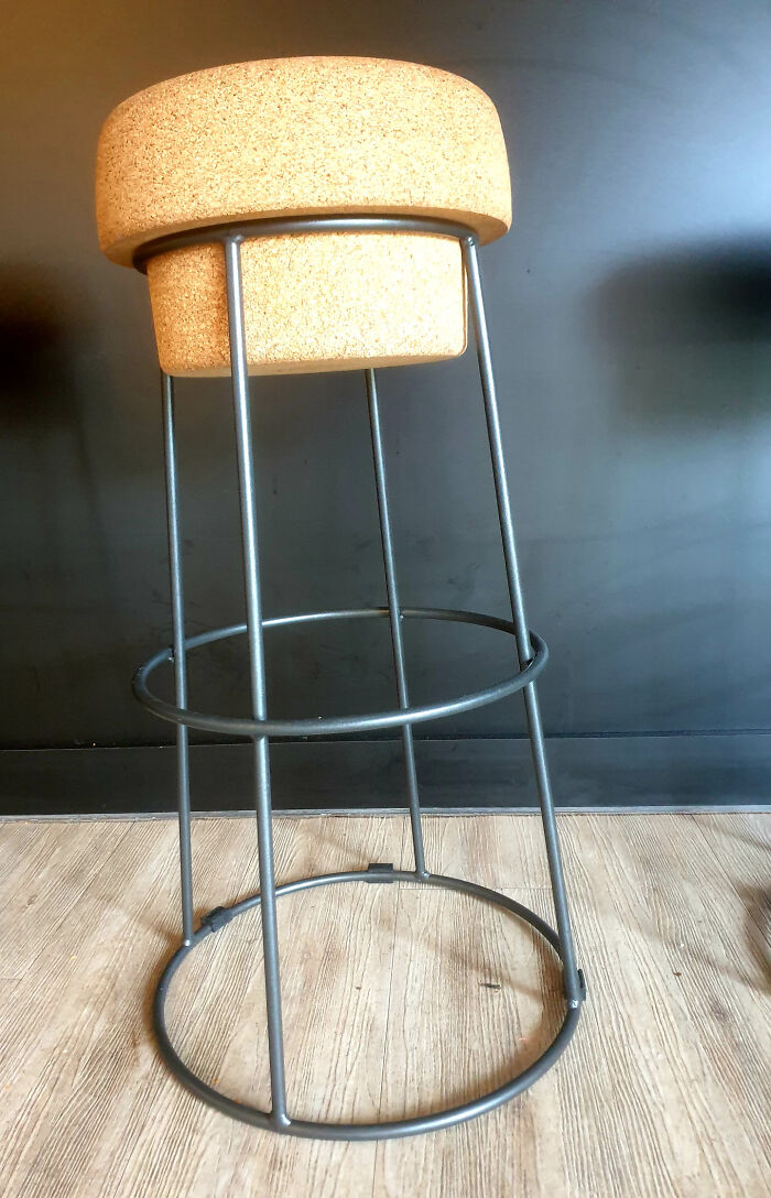 Taburete de bar en forma de corcho de vino