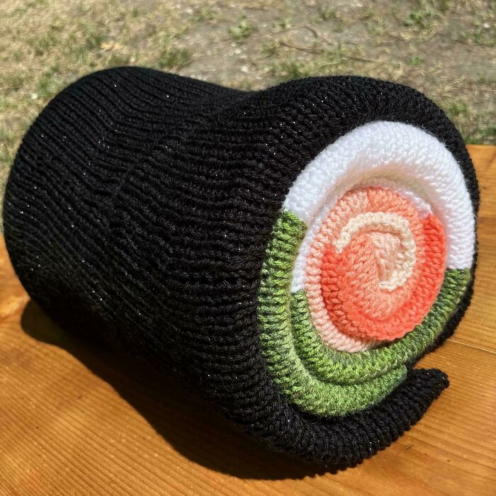 He tejido una manta que parece sushi al enrollarla