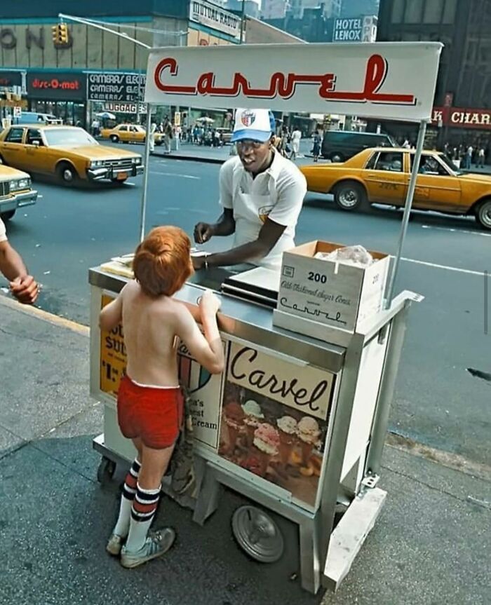 This Instagram Account Shares Highly Amusing Street Photos; Here Are Their 50 Newest Ones