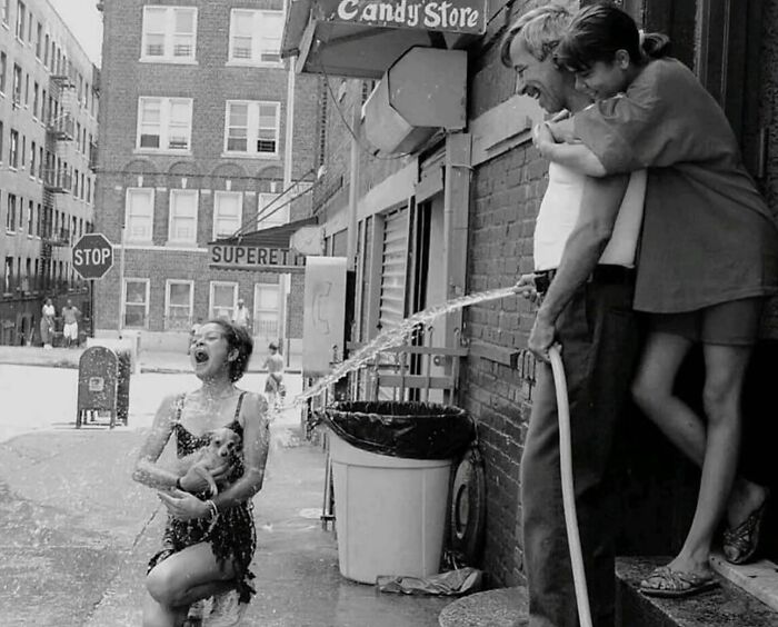 This Instagram Account Shares Highly Amusing Street Photos; Here Are Their 50 Newest Ones