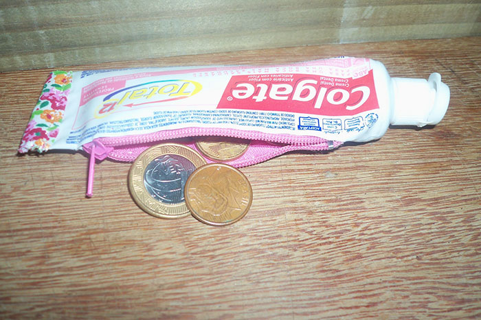 Reciclando el tubo de pasta de dientes