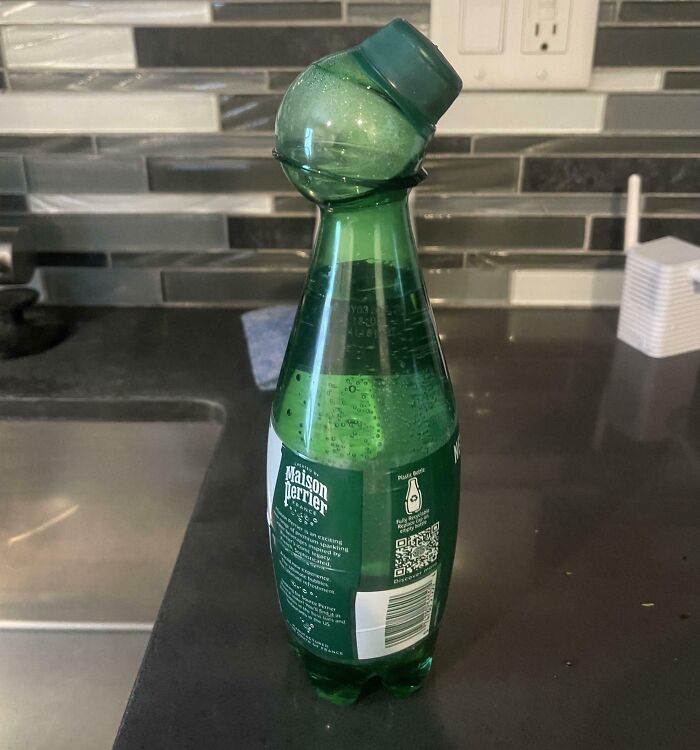Esta botella de agua con gas que dejé en mi camioneta todo el día