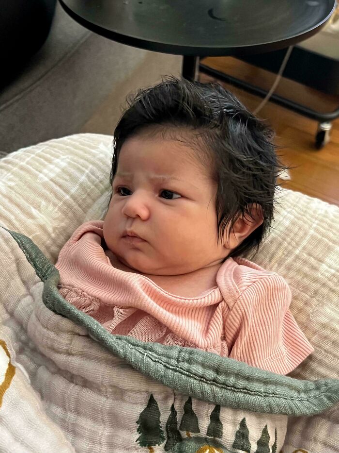 Nuestra hija ha nacido con muchísimo pelo