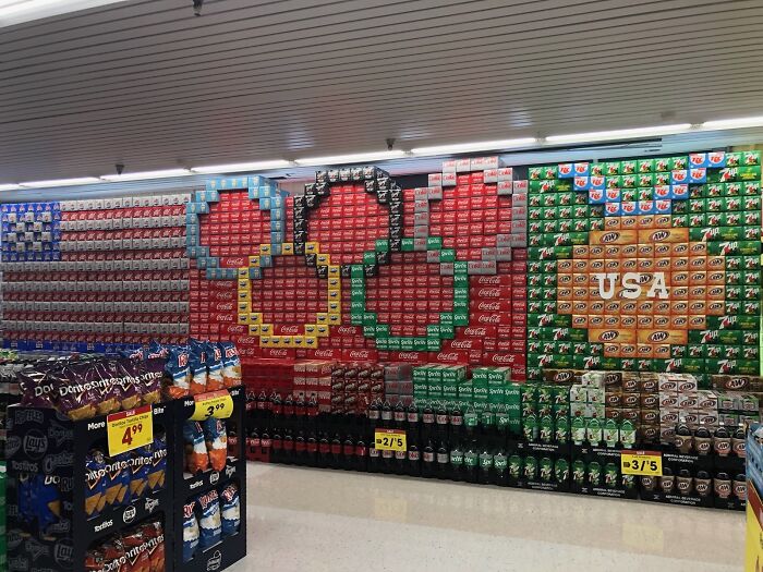 El pasillo de los refrescos en este supermercado