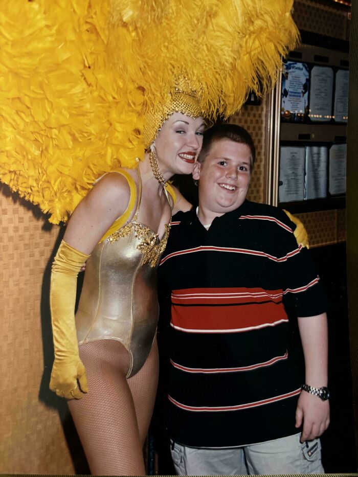 Mi prometida vio esta foto que me hicieron mis padres en un crucero y se rió hasta llorar