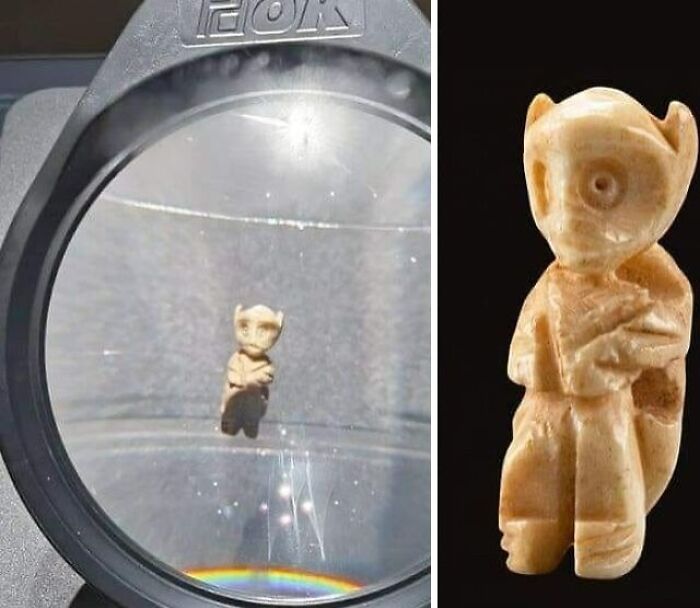 Un diminuto mono de hueso, descubierto en la tumba de un niño. 2,2 cm de altura. China, cultura Erlitou, hacia 1600 a.C.