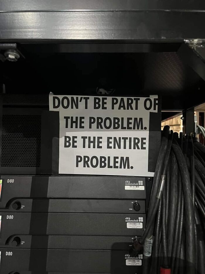 50 Of The Funniest And Most Baffling Signs That People Found In The Wild