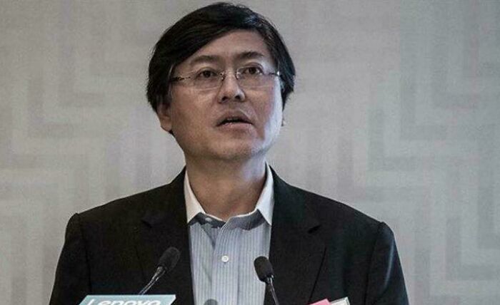 En 2012, Yang Yuanqing, CEO de Lenovo, recibió una bonificación de 3 millones de dólares por el éxito financiero de la empresa. 