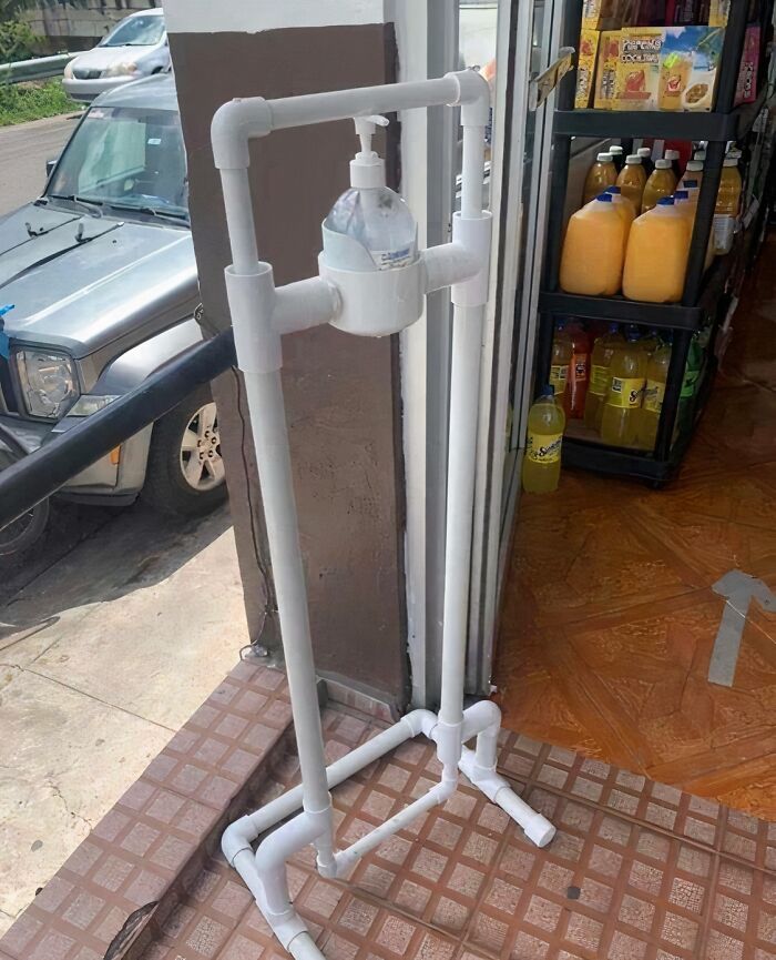 Dispensador de gel hidroalcohólico sin usar las manos