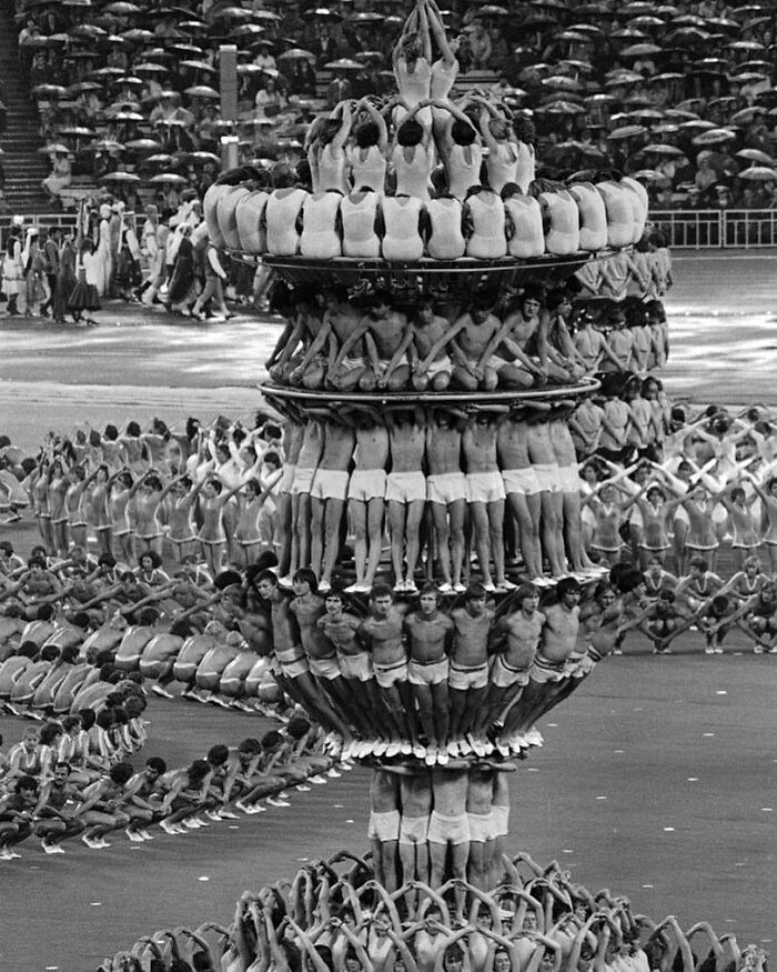 50 Unforgettable Historical Photos That Tell Stories Beyond Words