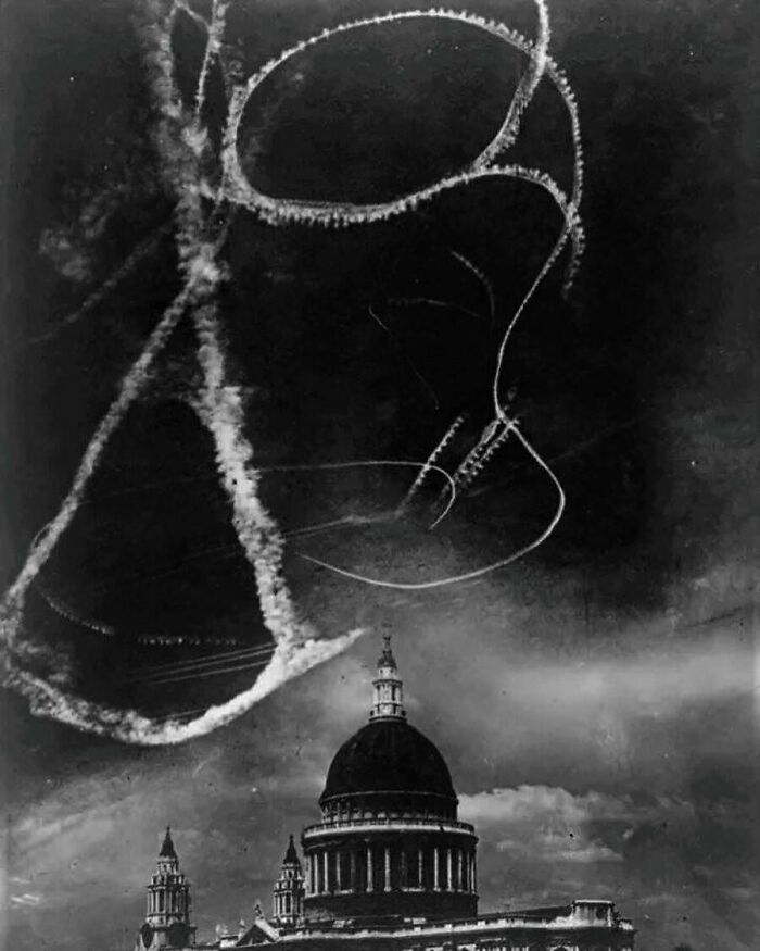 50 Unforgettable Historical Photos That Tell Stories Beyond Words