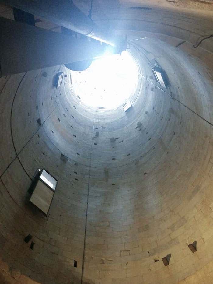 El interior de la torre de Pisa