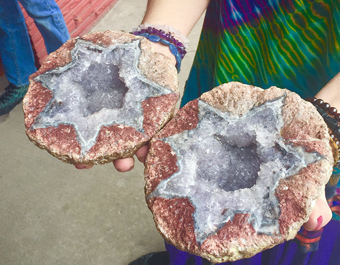 Este heptagrama natural en una geoda de amatista encontrada en México