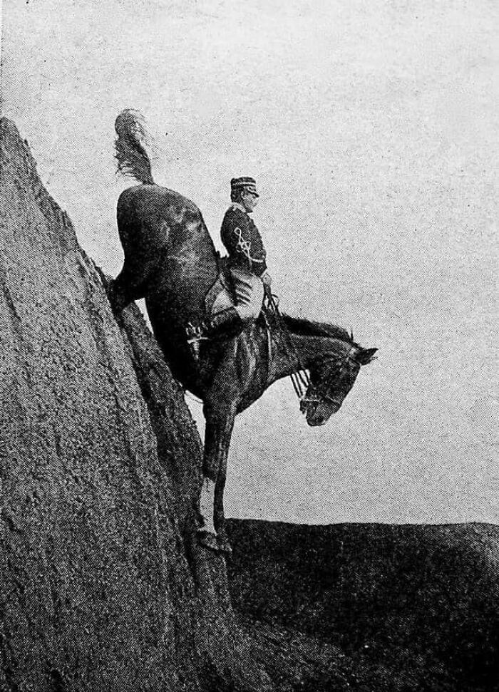 Federico Caprilli demuestra las habilidades de su caballo como parte de la estimada escuela de caballería italiana, 1906