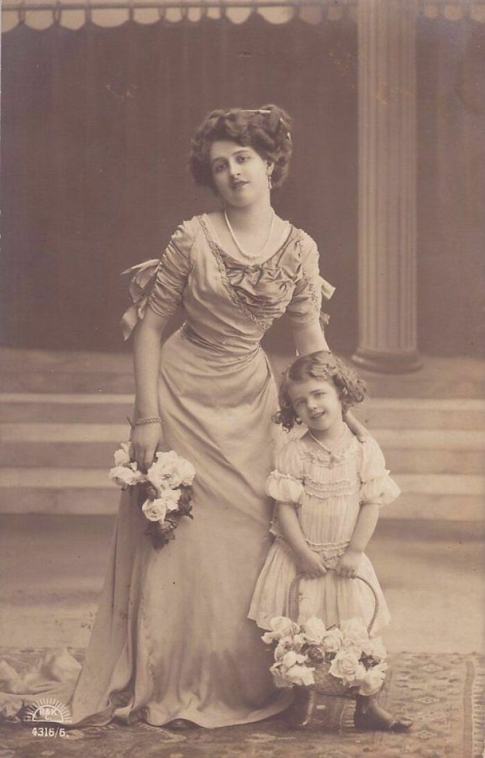 Retrato de madre e hija en 1910