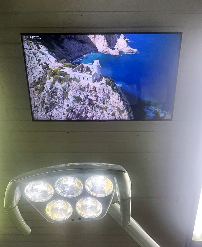Mi dentista tiene un televisor en el techo con vídeos tranquilizadores