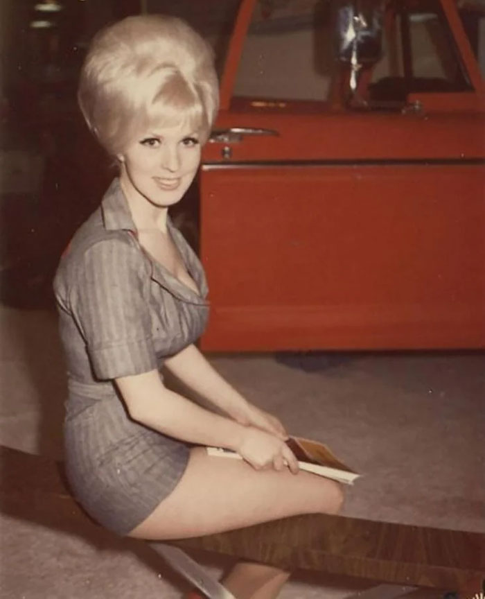 50 Women's Hairstyles From The 1960s That Range From Hilarious To Amazing