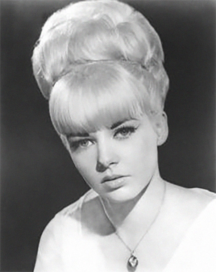 50 Women's Hairstyles From The 1960s That Range From Hilarious To Amazing