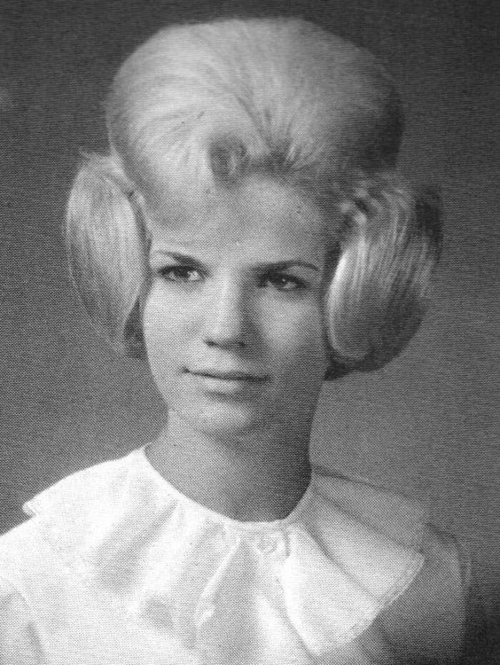 50 Women's Hairstyles From The 1960s That Range From Hilarious To Amazing