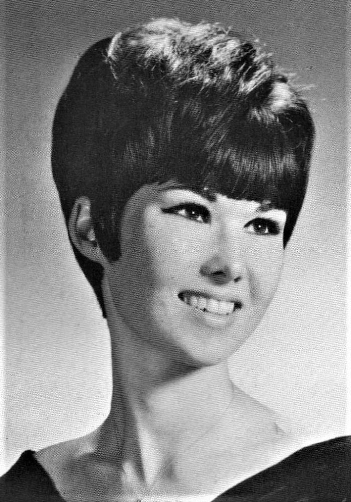 50 Women's Hairstyles From The 1960s That Range From Hilarious To Amazing