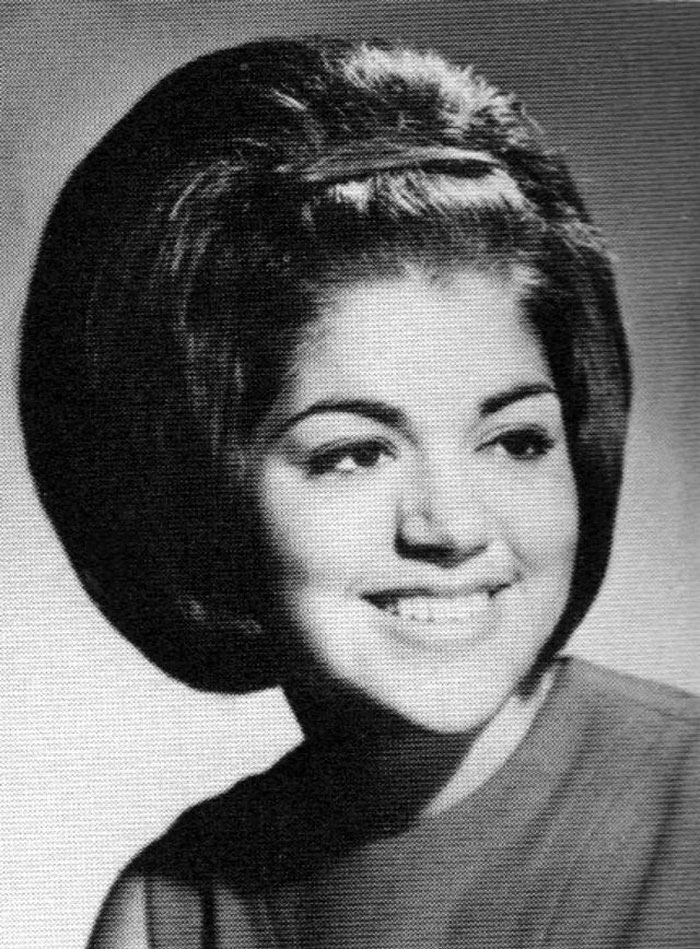 50 Women's Hairstyles From The 1960s That Range From Hilarious To Amazing