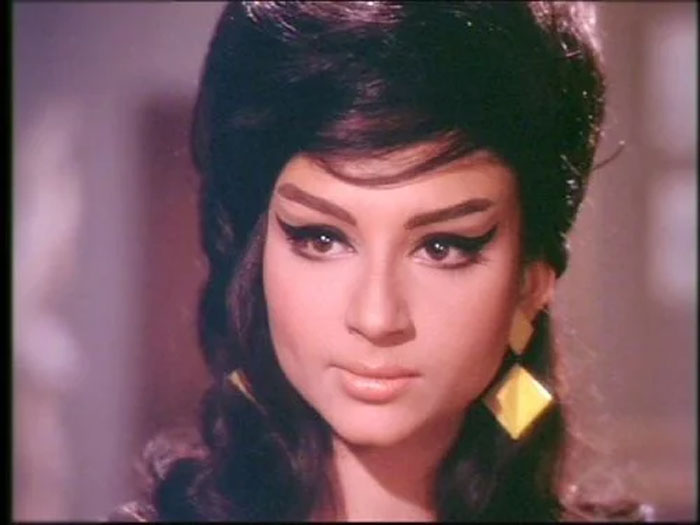 50 Women's Hairstyles From The 1960s That Range From Hilarious To Amazing