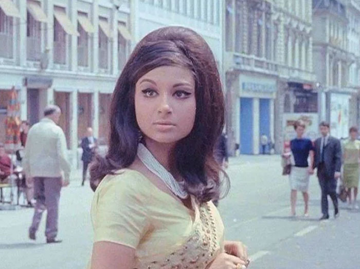50 Women's Hairstyles From The 1960s That Range From Hilarious To Amazing