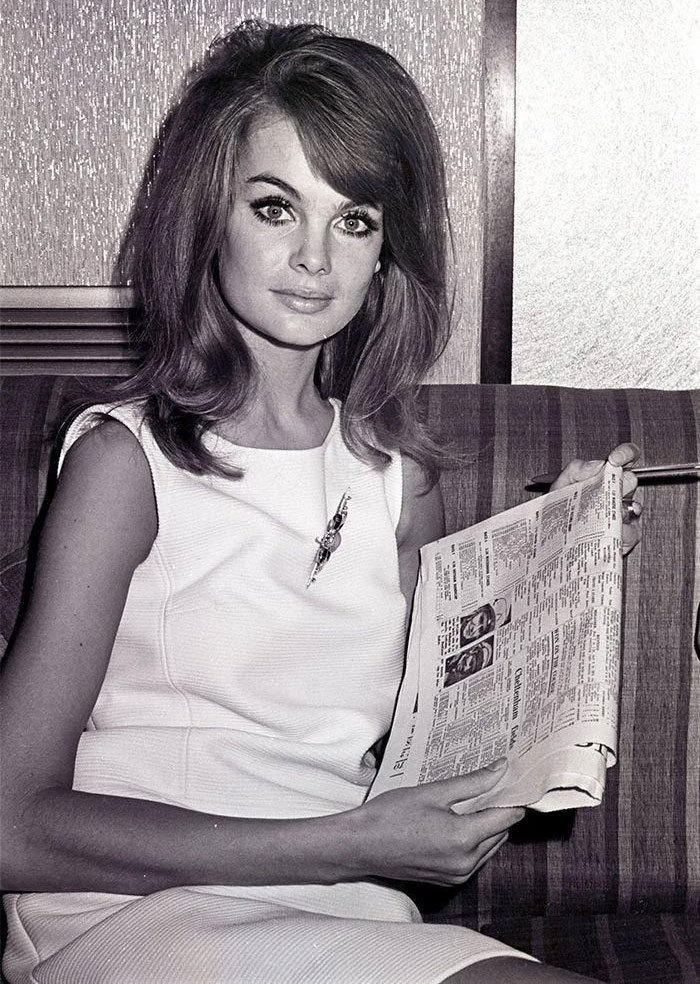 50 Women's Hairstyles From The 1960s That Range From Hilarious To Amazing