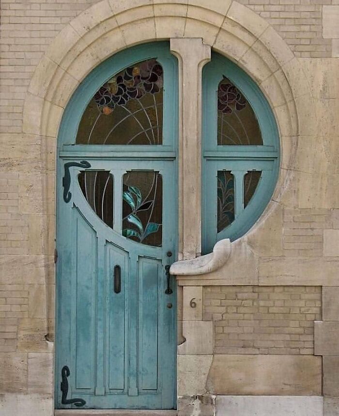 La puerta, por Ernest Delune