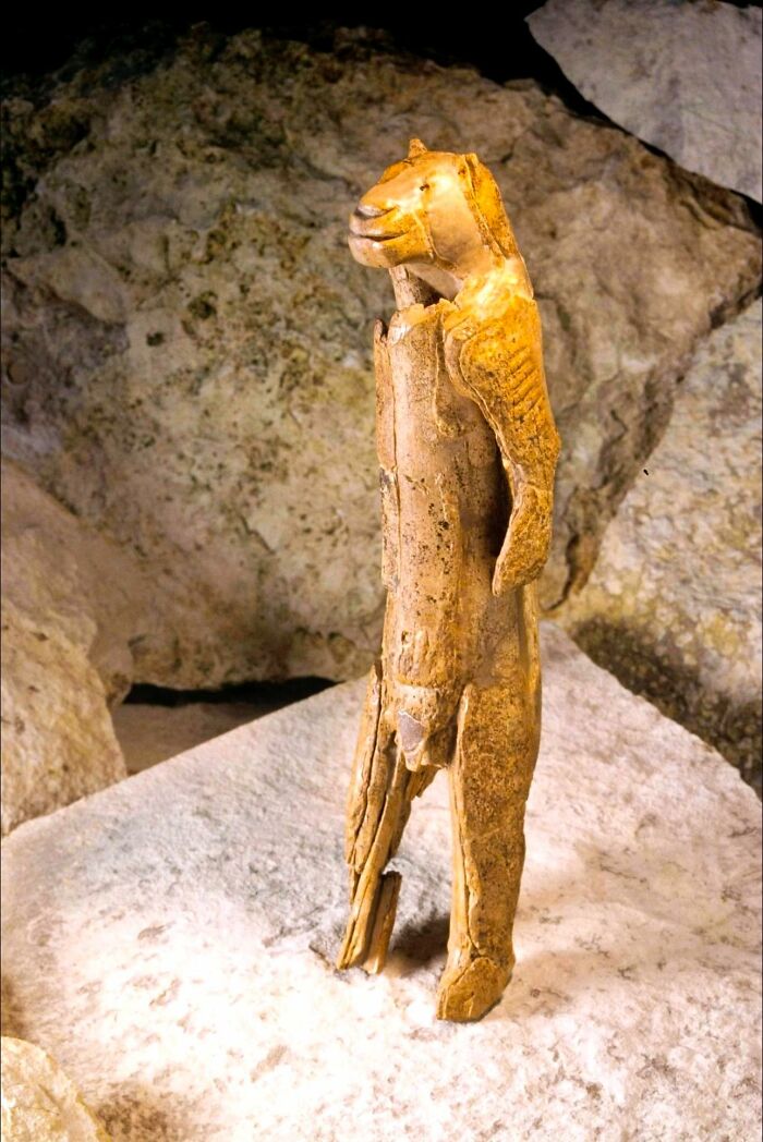 El hombre-león, tallado en marfil de mamut hace unos 38.000 años, es el ejemplo más antiguo conocido de arte figurativo.