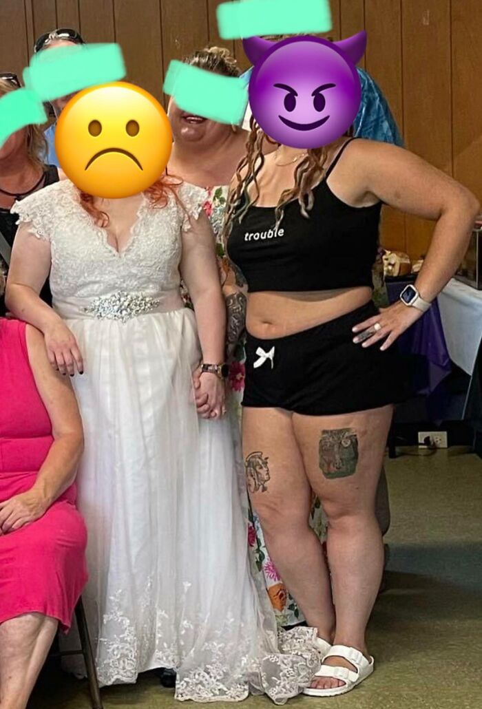 Una invitada a la recepción de mi prima se puso esta ropa a mitad de la noche