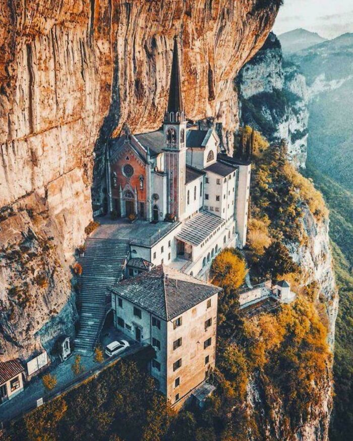 Madonna Della Corona en Spiazzi, Italia